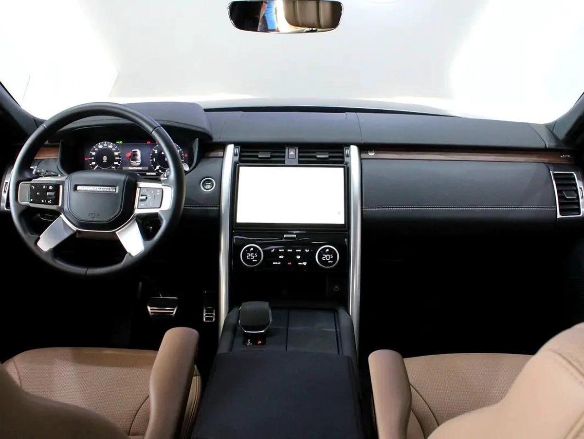 2024 - Land Rover Discovery R-Dynamic HSE for 260,000.00 AED-17-17