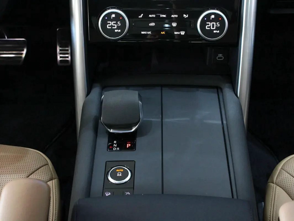 2024 - Land Rover Discovery R-Dynamic HSE for 260,000.00 AED-8-8
