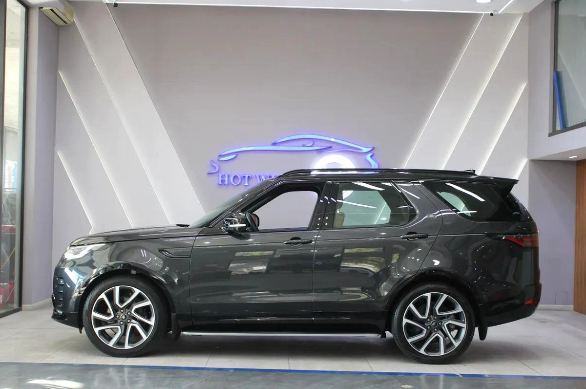 2024 - Land Rover Discovery R-Dynamic HSE for 260,000.00 AED-13-13
