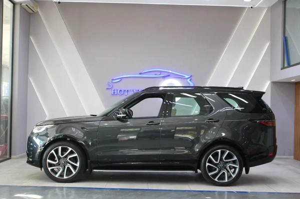 2024 - Land Rover Discovery R-Dynamic HSE for 260,000.00 AED