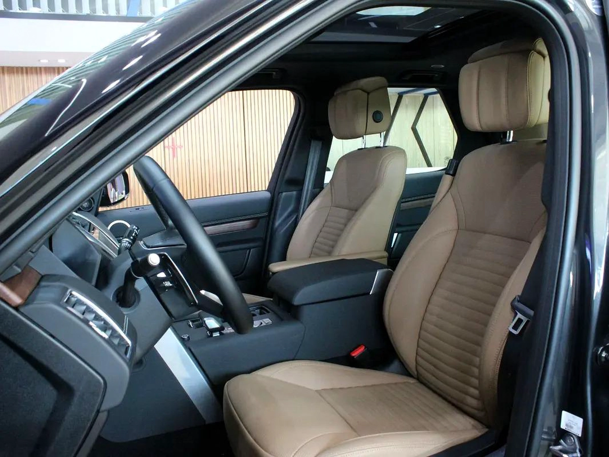 2024 - Land Rover Discovery R-Dynamic HSE for 260,000.00 AED-11-11