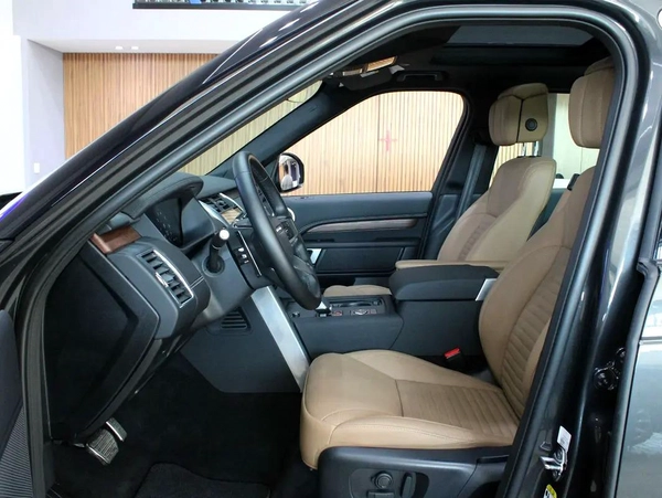 2024 - Land Rover Discovery R-Dynamic HSE for 260,000.00 AED