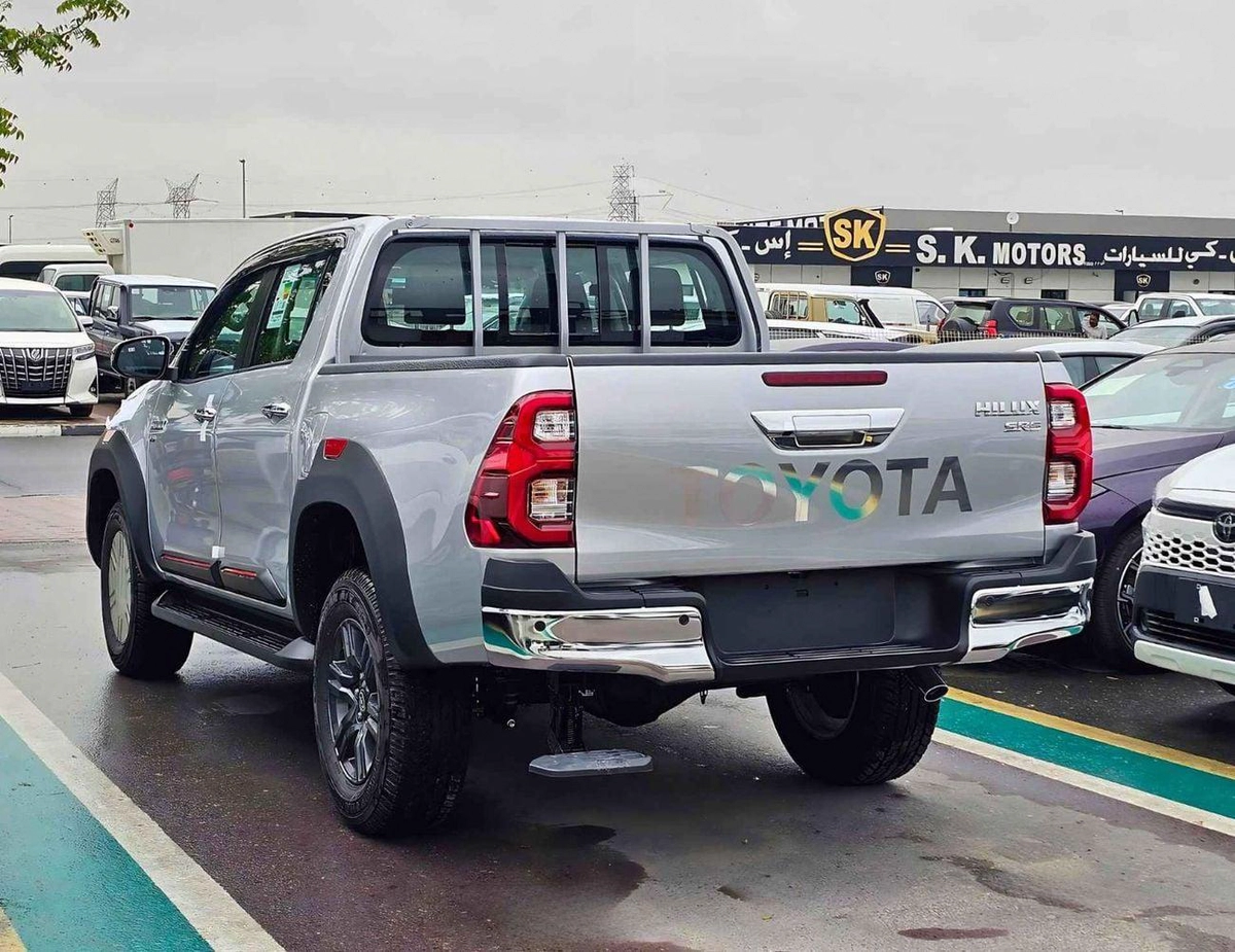 Toyota Hilux SR5 TRD || 4.0L PETROL V6 4WD | WOOD INTERIOR W VISOR | BLIND SPOT | DIFFLOCK | DVD+CAMERA | READY S-5-0