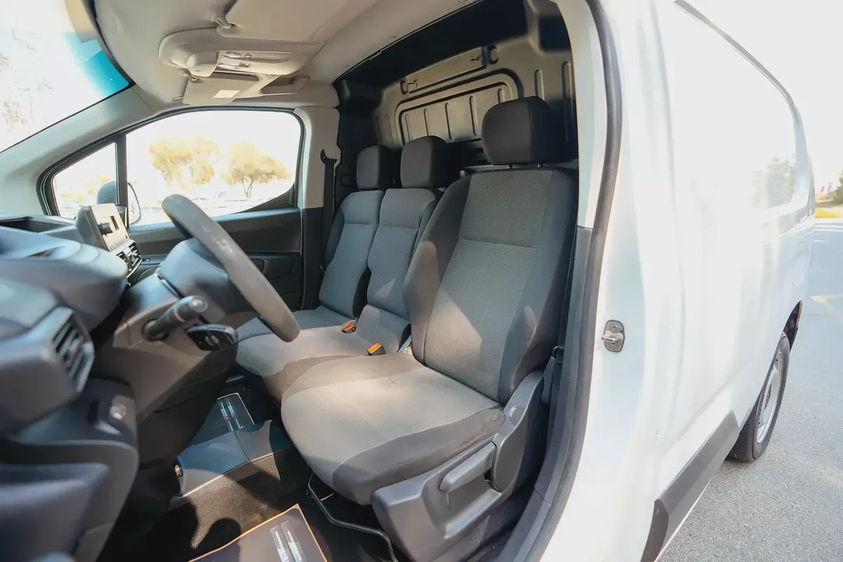 Peugeot Partner | Delivery Van | GCC Specs | Ref#P34218-7-7