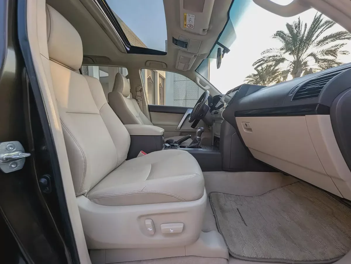Toyota Prado VXR 2022 GCC Specs - Interior and Exterior Excellent Condition-11-11