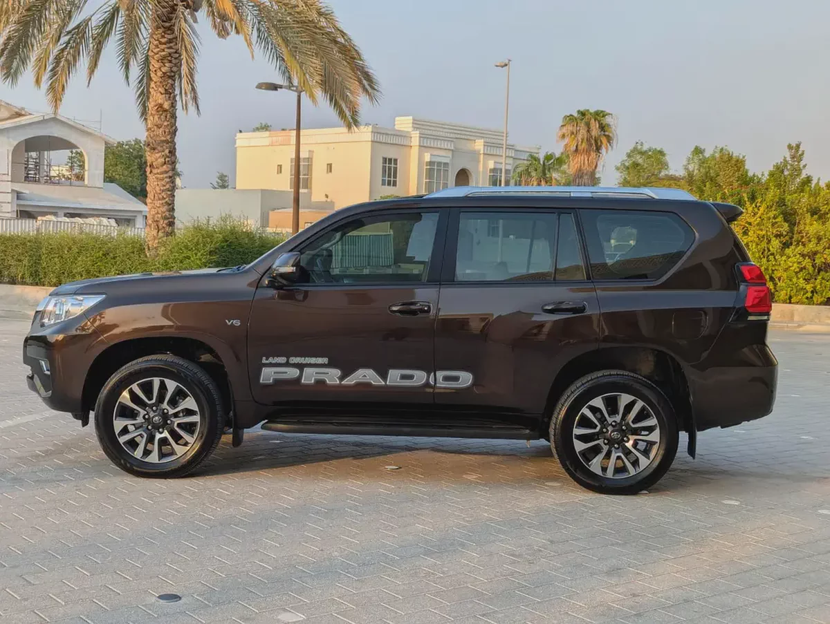 Toyota Prado VXR 2022 GCC Specs - Interior and Exterior Excellent Condition-7-7