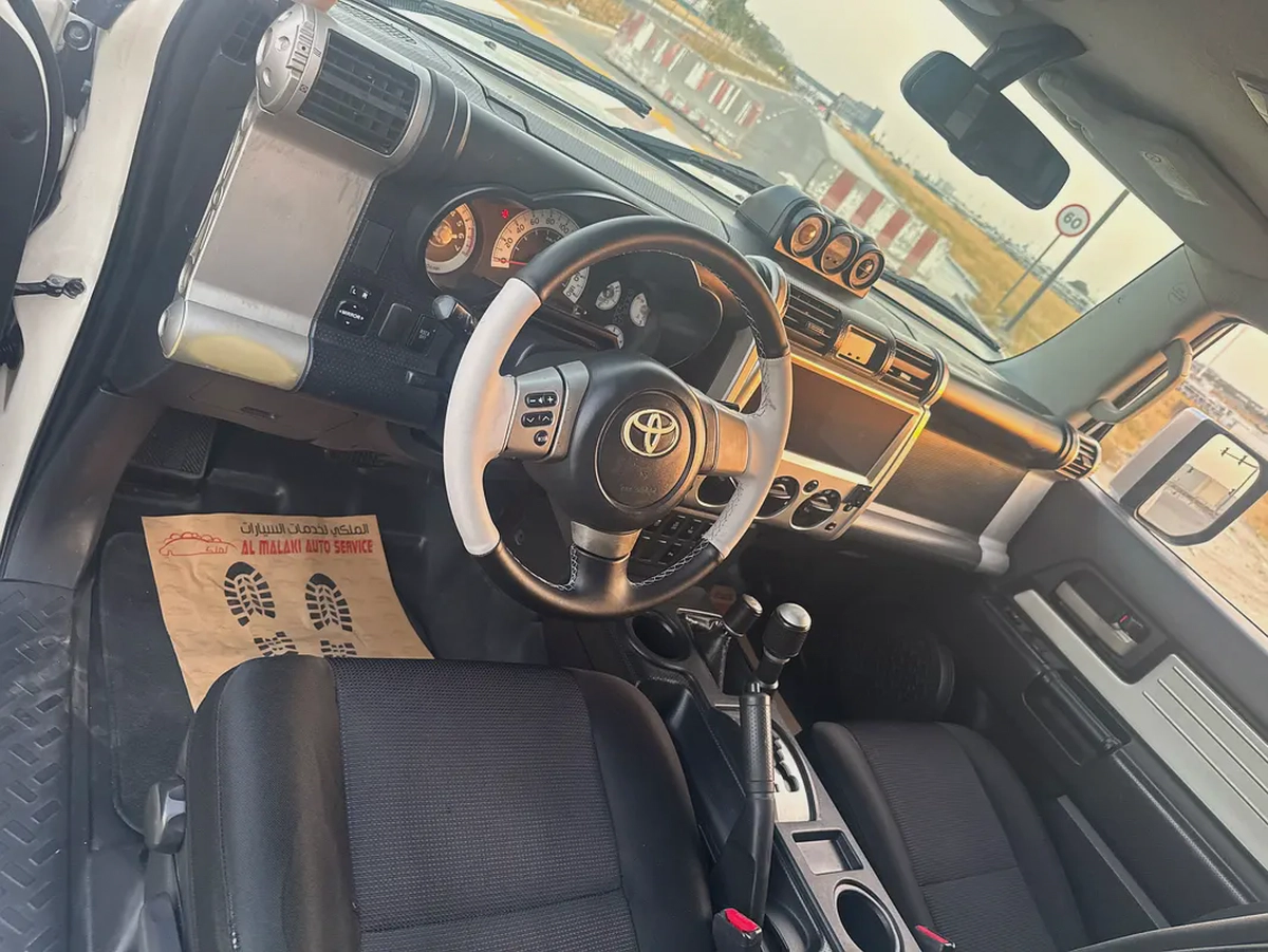 Toyota FJ Cruiser 2009 | GCC Specs | Reliable Off-Roader-9-9