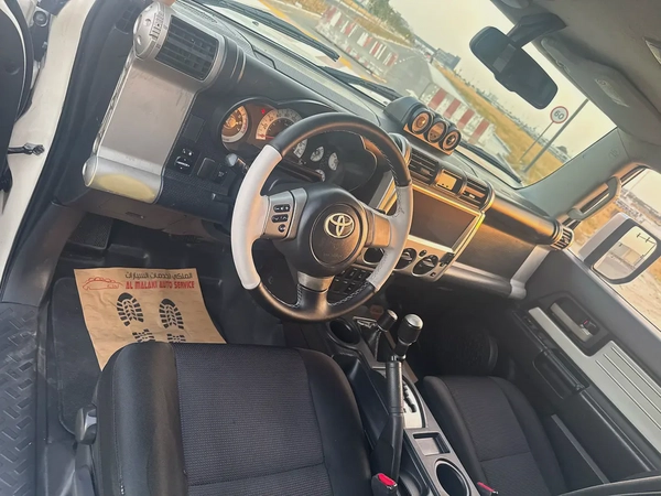 Toyota FJ Cruiser 2009 | GCC Specs | Reliable Off-Roader