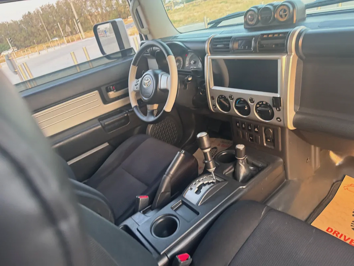 Toyota FJ Cruiser 2009 | GCC Specs | Reliable Off-Roader-7-7