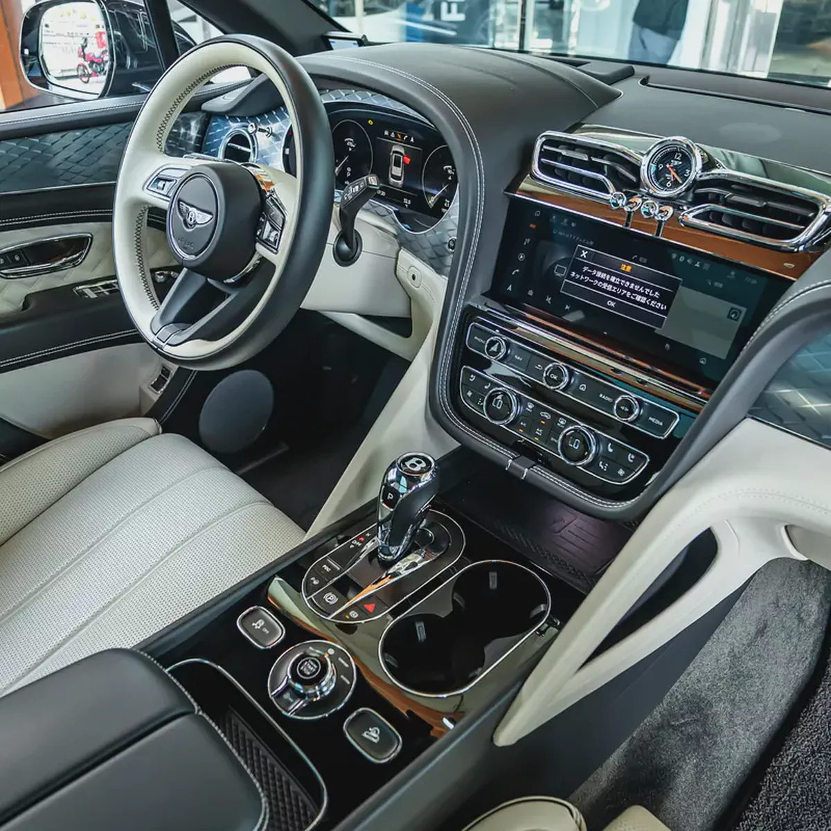 2021 Bentley Bentayga V8  DONE ONLY 19,000KM-9-9