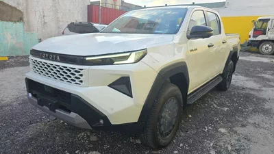 Toyota Hilux Hilux E 2.8L MT-0