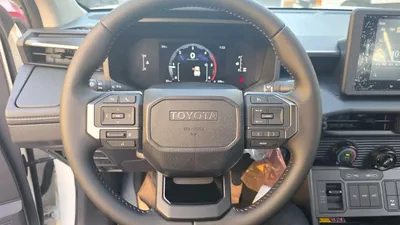 Toyota Hilux Hilux E 2.8L MT-10
