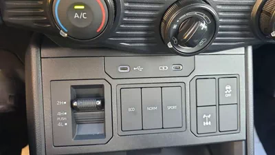 Toyota Hilux Hilux E 2.8L MT-14