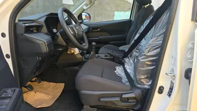 Toyota Hilux Hilux E 2.8L MT-16