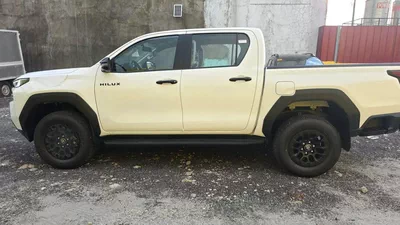 Toyota Hilux Hilux E 2.8L MT-5