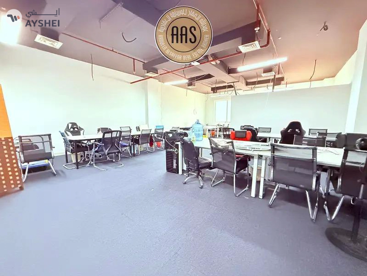 Spacious office for rent// chiller free also dewa free //in dip 1 Dubai-1-1