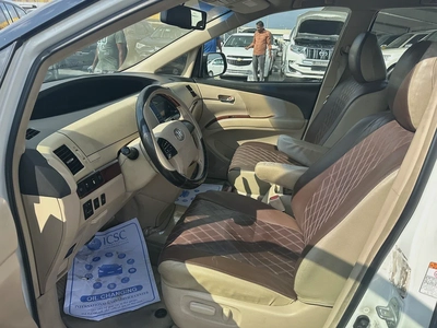 Toyota Previn 2017 white color GCC Caleb car-9