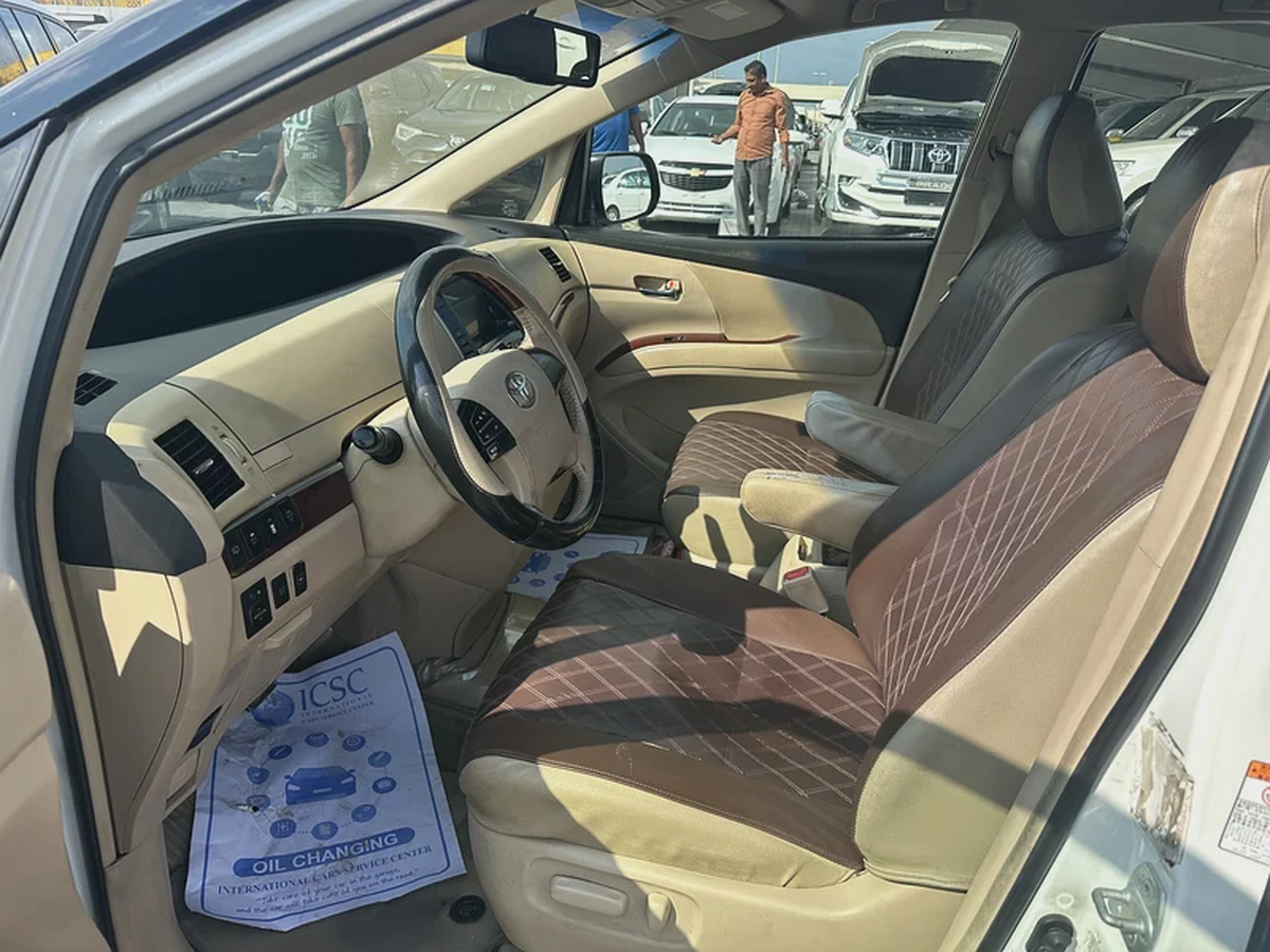 Toyota Previn 2017 white color GCC Caleb car-9-9