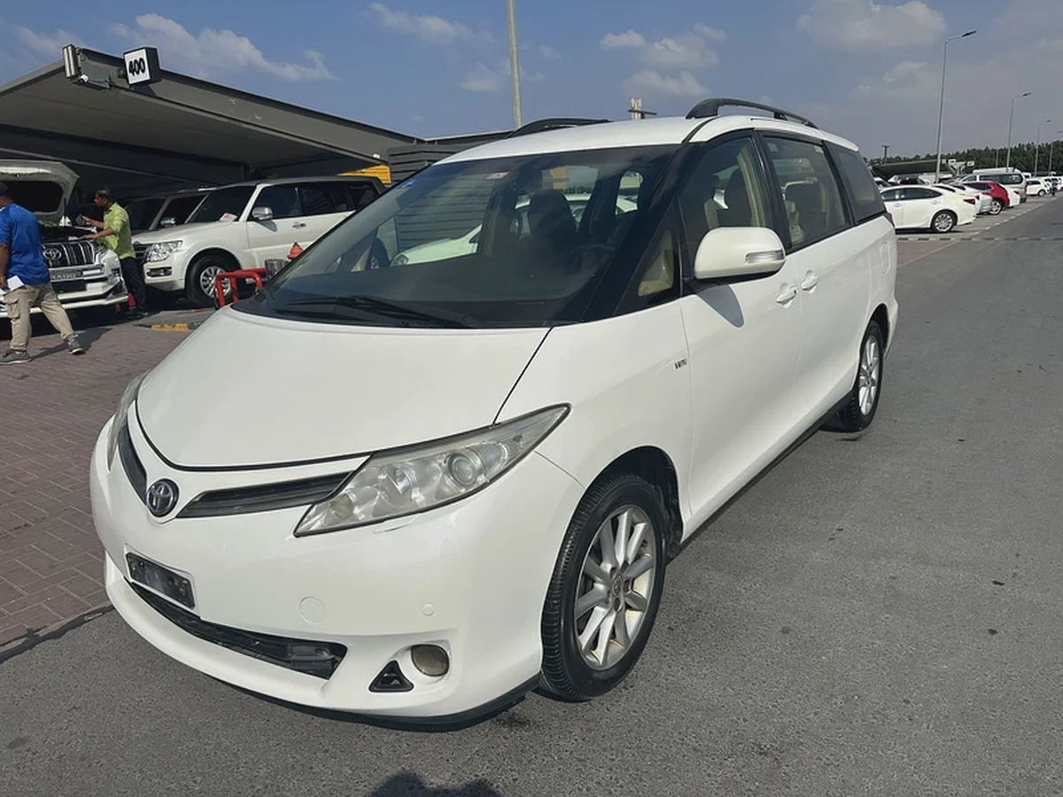 Toyota Previn 2017 white color GCC Caleb car-10-10