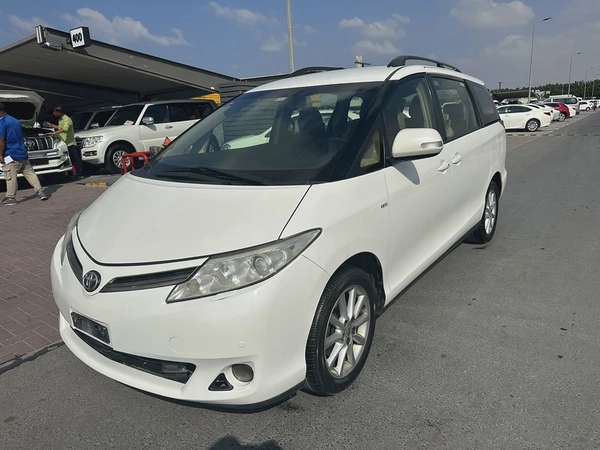 Toyota Previn 2017 white color GCC Caleb car