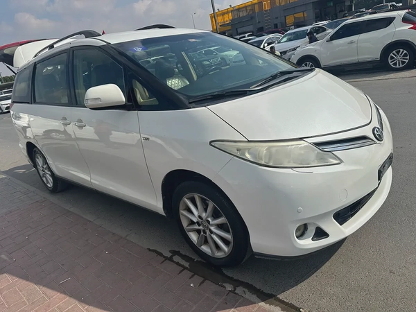 Toyota Previn 2017 white color GCC Caleb car