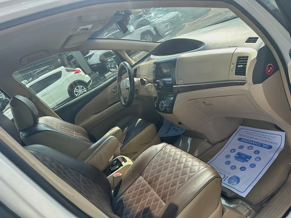 Toyota Previn 2017 white color GCC Caleb car