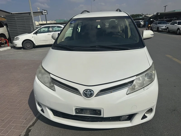 Toyota Previn 2017 white color GCC Caleb car