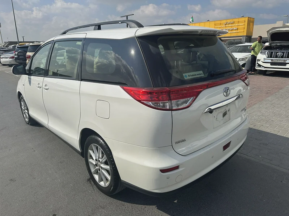 Toyota Previn 2017 white color GCC Caleb car-3-3