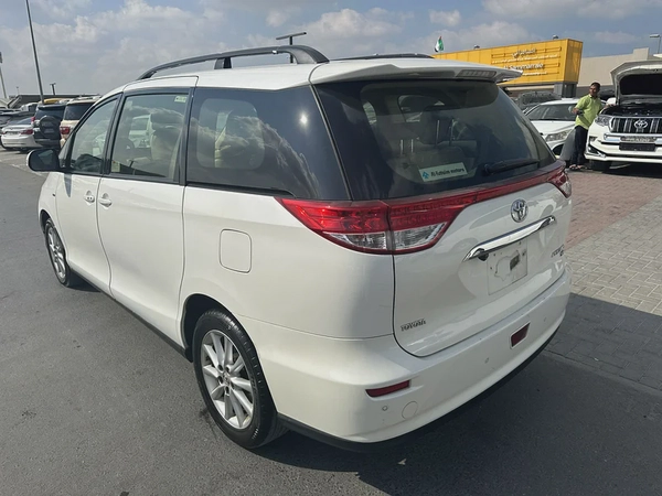 Toyota Previn 2017 white color GCC Caleb car