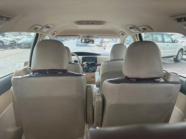 Toyota Previn 2017 white color GCC Caleb car