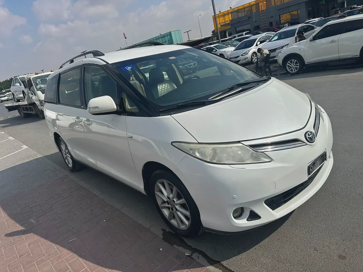 Toyota Previn 2017 white color GCC Caleb car-6-6