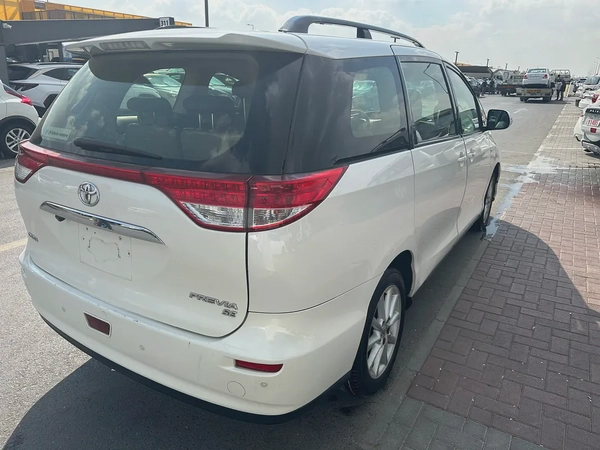 Toyota Previn 2017 white color GCC Caleb car