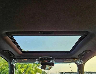 Toyota Land Cruiser VXR || 3.3L DIESEL / PWR WITH MEMORY SEATS / HUD / RADAR / JBL SPEAKERS-6