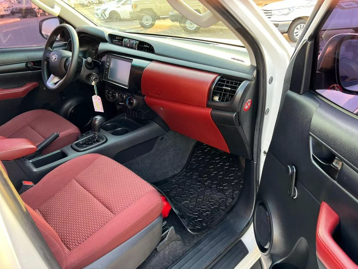 Toyota Hilux ADVENTURE 2022 Toyota Hilux Advanture Modified - 2.7L V4 - AWD 4x4 - Rear Camera - Patrol --9-0
