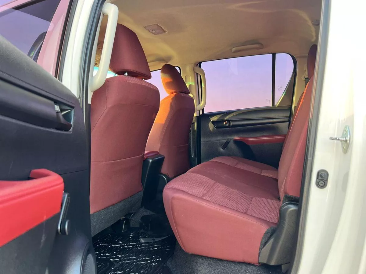 Toyota Hilux ADVENTURE 2022 Toyota Hilux Advanture Modified - 2.7L V4 - AWD 4x4 - Rear Camera - Patrol --11-0