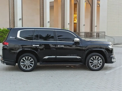 TOYOTA LAND CRUISER 2014 FACELIFTED 2025 WITH INTERIOR AND EXTERIOR V6 4.0L IN PERFECT CONDITION-16