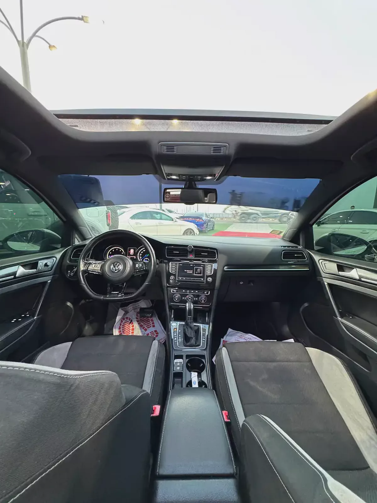 Volkswagen Golf R Special Edition 2016 | GCC Specs | Pristine Condition-8-8