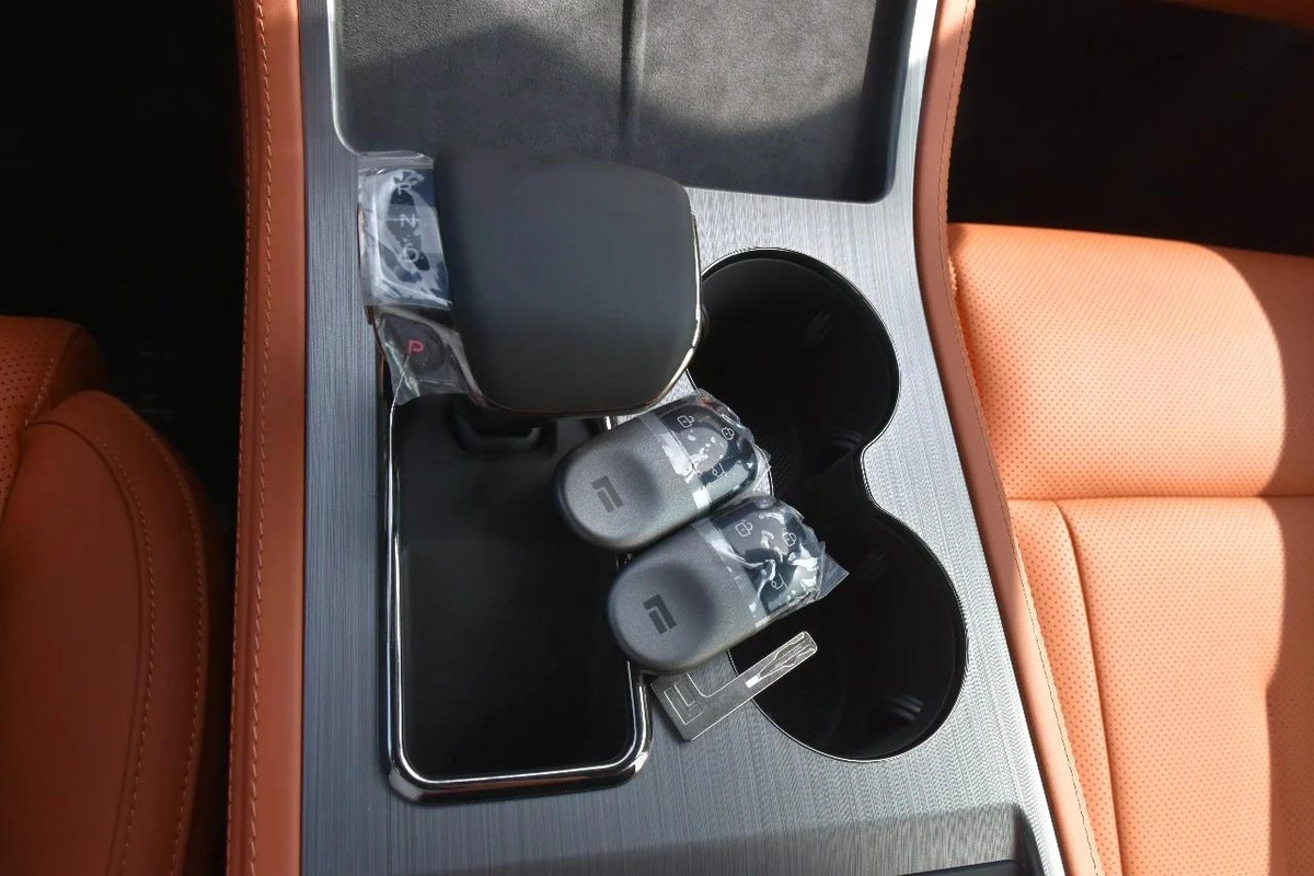 ROX 01 VIP 6 SEATS 2025 | WHITE LIKE-14-14