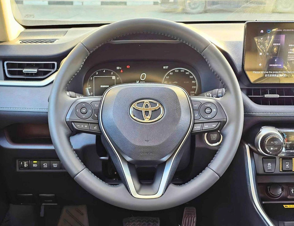 Toyota RAV4 ADVENTURE CVT FLAGHSIP / RADAR, PANORAMIC ROOF, LEATHER WITH POWER SEAT (CODE # RA-11-11
