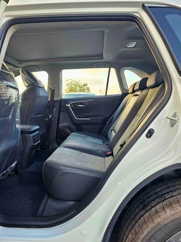 Toyota RAV4 ADVENTURE CVT FLAGHSIP / RADAR, PANORAMIC ROOF, LEATHER WITH POWER SEAT (CODE # RA