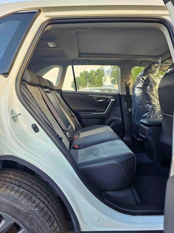 Toyota RAV4 ADVENTURE CVT FLAGHSIP / RADAR, PANORAMIC ROOF, LEATHER WITH POWER SEAT (CODE # RA