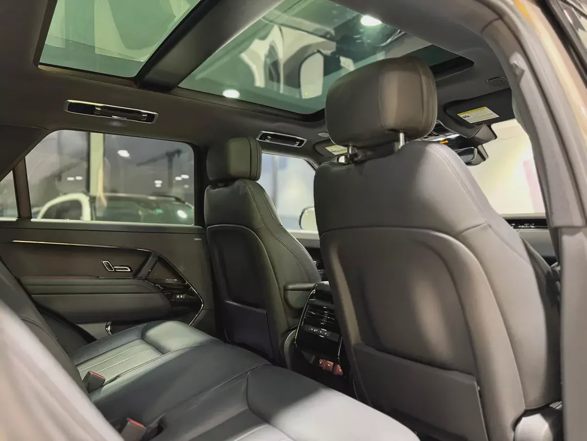 Range Rover Sport Dynamic SE | 2023 | Monthly: 4,200 AED | Luxury Performance SUV-15-15
