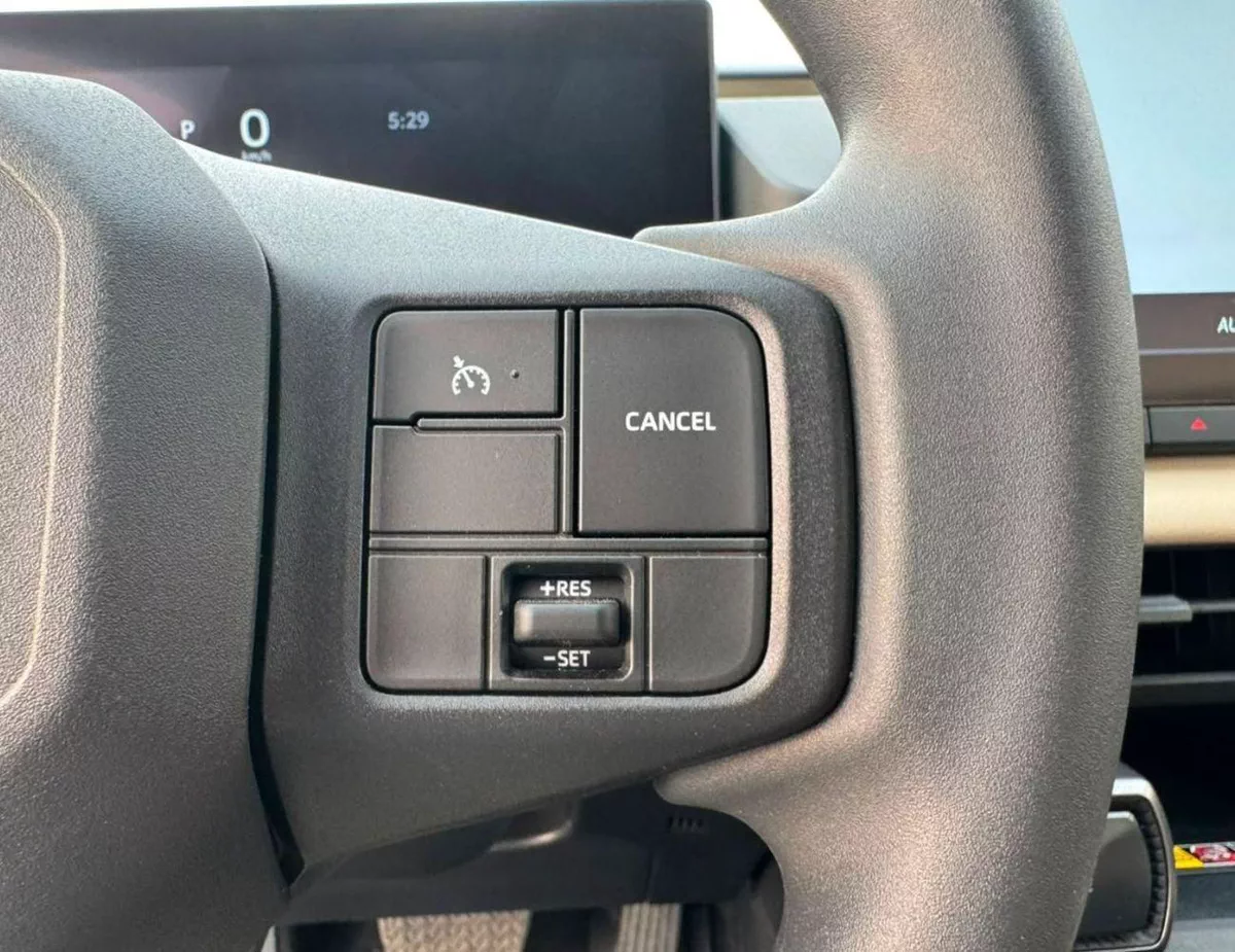 Toyota RAV4 XLE-G MID OPTION || 2.0L PETROL V4 / SUNROOF / DRIVER PWR SEAT / DVD+REAR CAMERA (CODE # RVPXLEO)-16-0