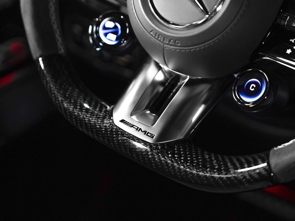 G63 2025 - FACTORY WARRANTY - G MANUFAKTUR OFFICIAL-DOUBLE NIGHT PACKAGE-DIAMOND SEATS-OFFICIAL RIMS