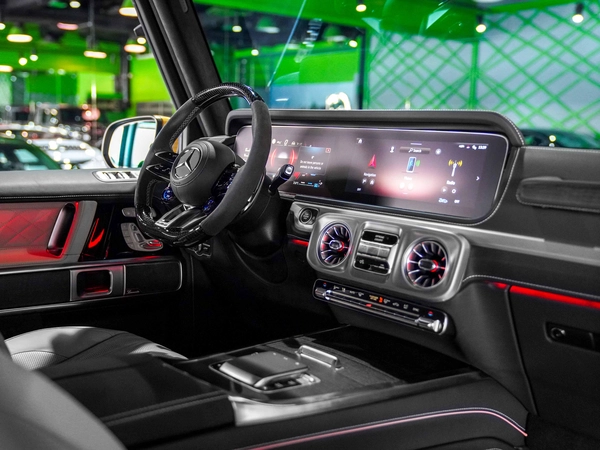 G63 2025 - FACTORY WARRANTY - G MANUFAKTUR OFFICIAL-DOUBLE NIGHT PACKAGE-DIAMOND SEATS-OFFICIAL RIMS