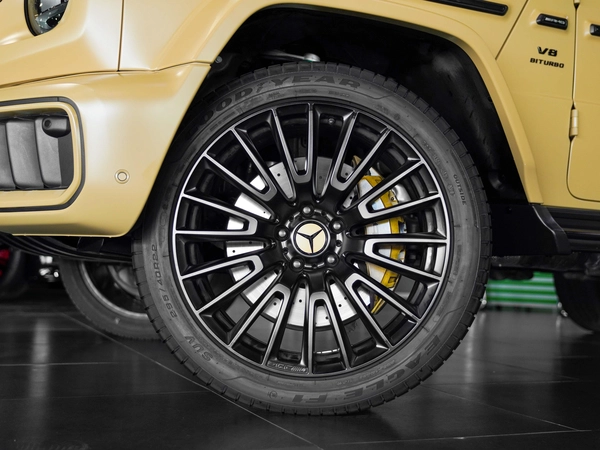 G63 2025 - FACTORY WARRANTY - G MANUFAKTUR OFFICIAL-DOUBLE NIGHT PACKAGE-DIAMOND SEATS-OFFICIAL RIMS