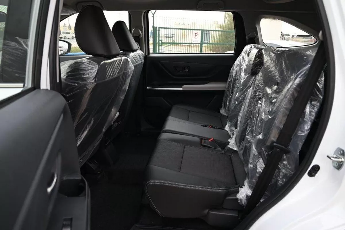 Toyota Veloz GX full option 1.5L-11-0