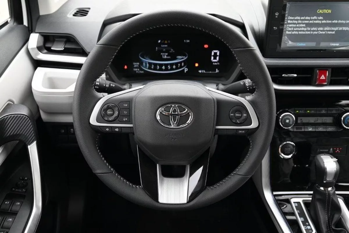Toyota Veloz GX full option 1.5L-6-0