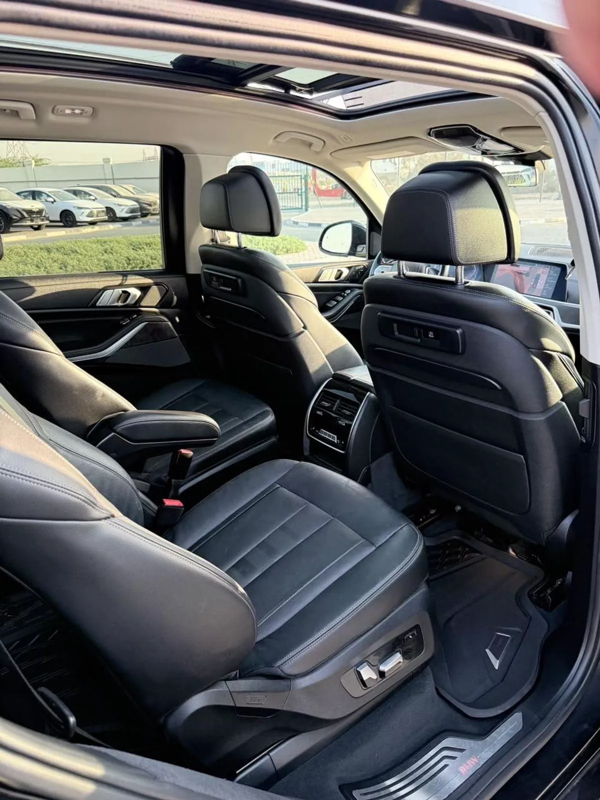 BMW X7 50i PURE EXCELLENCE BMW X7 XDrive 50i Full option premium-16-0