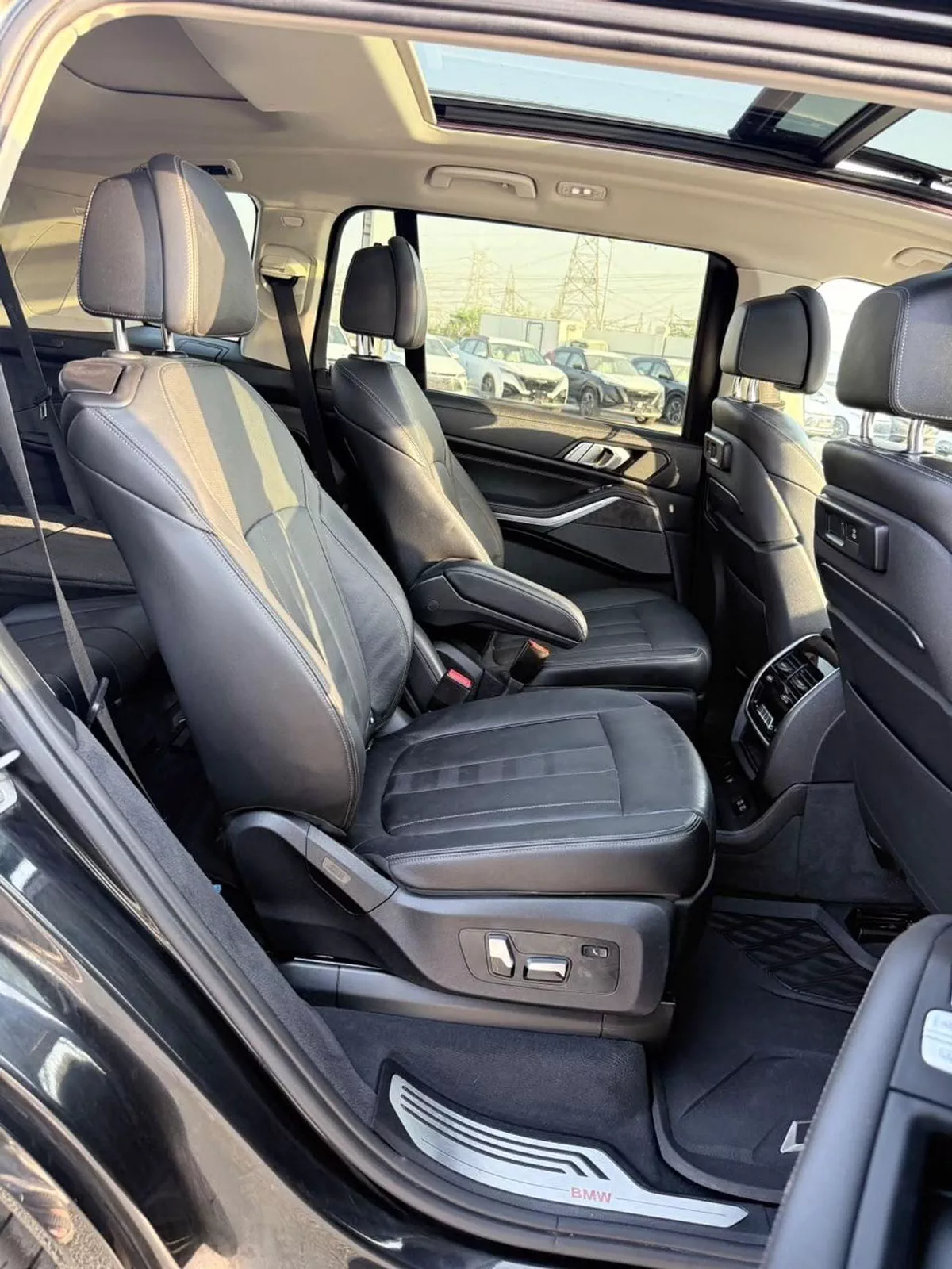 BMW X7 50i PURE EXCELLENCE BMW X7 XDrive 50i Full option premium-17-0